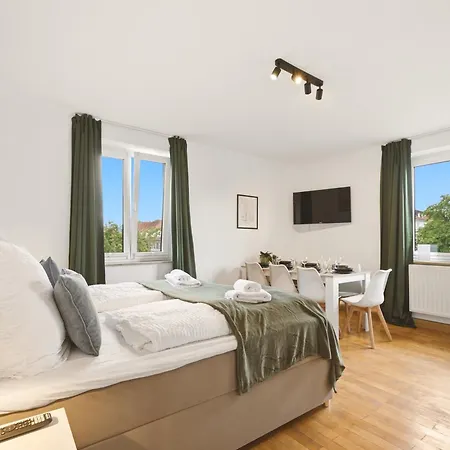 Ludwigscozyescape - Grosszuegiges Design Familien-apartment Mit 3 Schlafzimmern Am Residenzschloss, 7 Gaeste, Smarttv In Jedem Zimmer, Highspeed Wlan, Workspace, 24h Self Check-in, Parkplatz In 2 Min Gehweite * Ludwigsburg