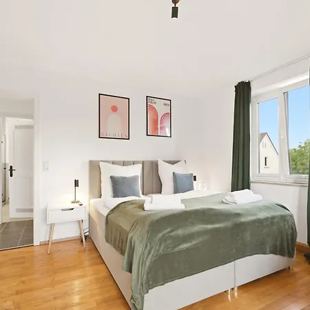 Apartament Ludwigscozyescape - Grosszuegiges Design Familien-apartment Mit 3 Schlafzimmern Am Residenzschloss, 7 Gaeste, Smarttv In Jedem Zimmer, Highspeed Wlan, Workspace, 24h Self Check-in, Parkplatz In 2 Min Gehweite Ludwigsburg