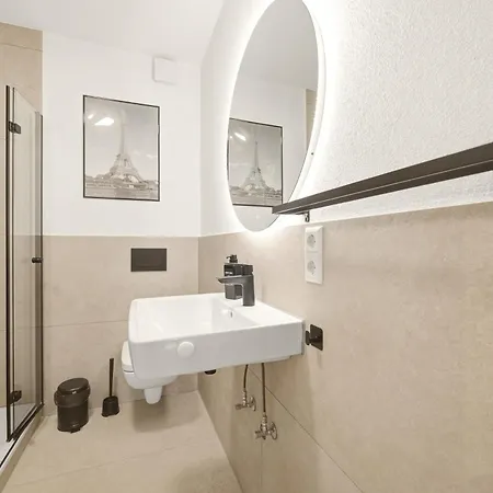 Apartament Ludwigscozyescape - Grosszuegiges Design Familien-apartment Mit 3 Schlafzimmern Am Residenzschloss, 7 Gaeste, Smarttv In Jedem Zimmer, Highspeed Wlan, Workspace, 24h Self Check-in, Parkplatz In 2 Min Gehweite Ludwigsburg