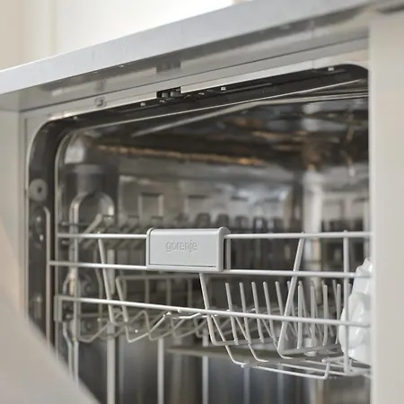 Apartament Ludwigscozyescape - Grosszuegiges Design Familien-apartment Mit 3 Schlafzimmern Am Residenzschloss, 7 Gaeste, Smarttv In Jedem Zimmer, Highspeed Wlan, Workspace, 24h Self Check-in, Parkplatz In 2 Min Gehweite Ludwigsburg